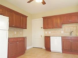 2 Beds 1 Baths in New Haven, CT (Photo 7 of 11)