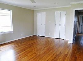 4909 Elm St, Bellaire, Tx 77401 3 Beds 2 Baths in Bellaire, TX (Photo 10 of 12)