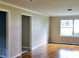 4909 Elm St, Bellaire, Tx 77401 3 Beds 2 Baths in Bellaire, TX (Photo 11 of 12)