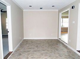 4909 Elm St, Bellaire, Tx 77401 3 Beds 2 Baths in Bellaire, TX (Photo 7 of 12)