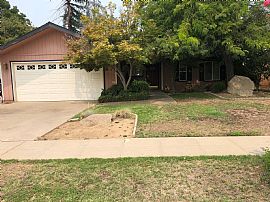 8237 N Del Mar Ave in Fresno, CA