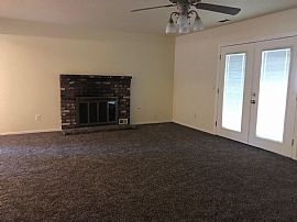 8237 N Del Mar Ave in Fresno, CA (Photo 3 of 12)