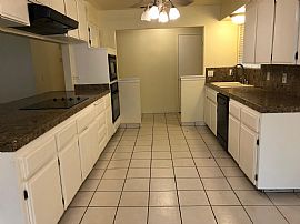 8237 N Del Mar Ave in Fresno, CA (Photo 5 of 12)