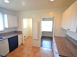 3 Beds 2 Baths 1,281 Sqft in Los Angeles, CA (Photo 4 of 9)