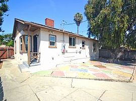3 Beds 2 Baths 1,281 Sqft in Los Angeles, CA (Photo 7 of 9)