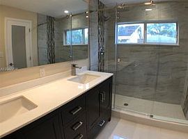 1020 Nw 4th Ave, Fort Lauderdale, Fl 33311 4 Beds 2 Baths in Fort Lauderdale, FL (Photo 3 of 8)