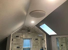 2105 W Kimberly Ave, Milwaukee, Wi 53221 in Milwaukee, WI (Photo 5 of 9)