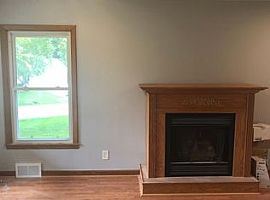 8182 N Seneca Rd, Fox Point, Wi 53217 in Fox Point, WI (Photo 4 of 8)