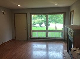 8182 N Seneca Rd, Fox Point, Wi 53217 in Fox Point, WI (Photo 7 of 8)