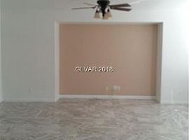 7 Beds 3.5 Baths in Las Vegas, NV (Photo 5 of 11)