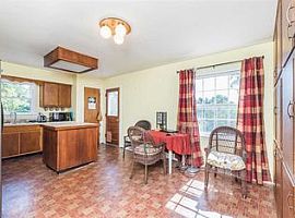  1914 Port Royal Ct, Lexington, Ky 40504 3 Beds 2 Baths 2,341 S in Lexington, KY (Photo 2 of 6)