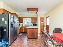  1914 Port Royal Ct, Lexington, Ky 40504 3 Beds 2 Baths 2,341 S in Lexington, KY (Photo 6 of 6)