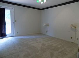  2908 Taxim Ct, Lexington, Ky 40503 3 Beds 2 Baths 1,230 Sqft in Lexington, KY (Photo 2 of 4)