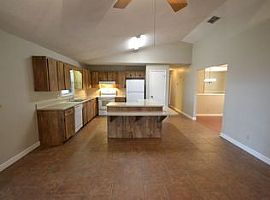 Gorgeous 4 Beds 2 Baths 2,094 Sqft Home  in Plant City, FL (Photo 5 of 8)