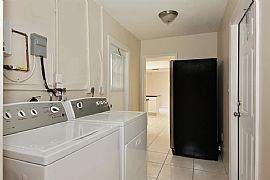 Welcoming 3 Bedroom Home in Plantation, FL (Photo 11 of 11)