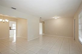 Welcoming 3 Bedroom Home in Plantation, FL (Photo 3 of 11)