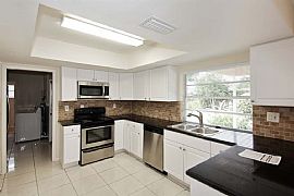 Welcoming 3 Bedroom Home in Plantation, FL (Photo 5 of 11)