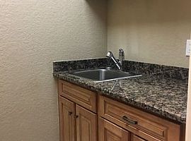 Amazing 4 Bedroom -With a Den / 3 Bath  in Plant City, FL (Photo 2 of 9)