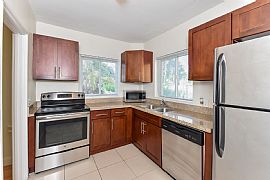 Very Neet Pay and Move in Home in Miami, FL (Photo 2 of 7)