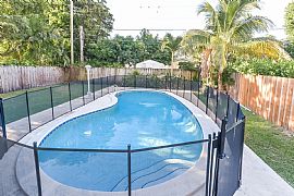 Very Neet Pay and Move in Home in Miami, FL (Photo 5 of 7)