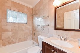 Very Neet Pay and Move in Home in Miami, FL (Photo 7 of 7)