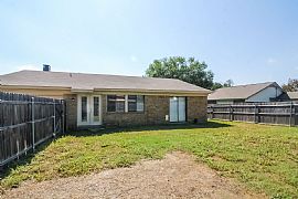 Pay and Move in a Very Clean Empty Homee in Carrollton, TX (Photo 4 of 4)