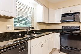 3 Bedroom in Winter Park, FL (Photo 4 of 4)