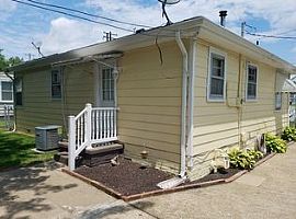 934 Clay St, Henderson, Ky 42420 2 Beds 1 Bath 900 Sqft in Henderson, KY (Photo 3 of 9)