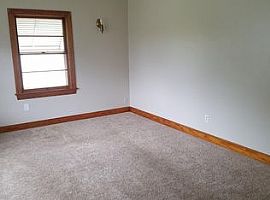 934 Clay St, Henderson, Ky 42420 2 Beds 1 Bath 900 Sqft in Henderson, KY (Photo 6 of 9)