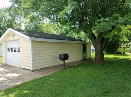 934 Clay St, Henderson, Ky 42420 2 Beds 1 Bath 900 Sqft in Henderson, KY (Photo 8 of 9)