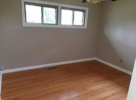 909 Davison Ave, Muscle Shoals, Al 35661 in Muscle Shoals, AL (Photo 2 of 12)