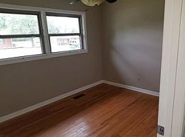 909 Davison Ave, Muscle Shoals, Al 35661 in Muscle Shoals, AL (Photo 4 of 12)