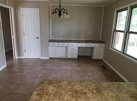 909 Davison Ave, Muscle Shoals, Al 35661 in Muscle Shoals, AL (Photo 5 of 12)