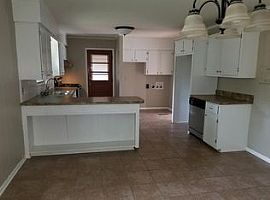 909 Davison Ave, Muscle Shoals, Al 35661 in Muscle Shoals, AL (Photo 7 of 12)