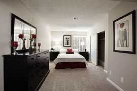 Conveniently Apartment 3 Beds 2 Baths in Phoenix, AZ (Photo 3 of 7)