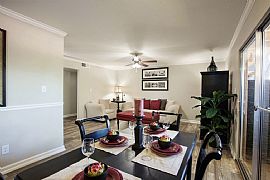 Conveniently Apartment 3 Beds 2 Baths in Phoenix, AZ (Photo 4 of 7)