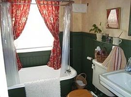 3 Beds 1.5 Baths in Boston, MA (Photo 2 of 3)