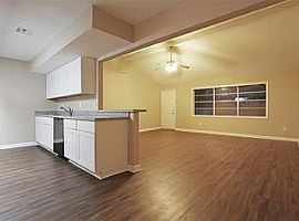 11315 Sagehaven Dr, Houston, Tx 77089 3 Beds 2 Baths 1,600 Sqft in Houston, TX (Photo 11 of 12)