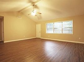11315 Sagehaven Dr, Houston, Tx 77089 3 Beds 2 Baths 1,600 Sqft in Houston, TX (Photo 4 of 12)
