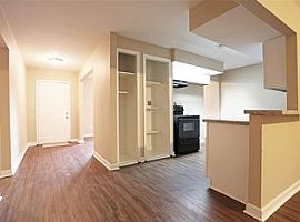 11315 Sagehaven Dr, Houston, Tx 77089 3 Beds 2 Baths 1,600 Sqft in Houston, TX (Photo 5 of 12)