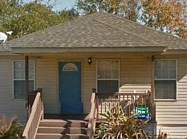 Quiet Neighborhood Near Interstate and Shopping  in New Orleans, LA