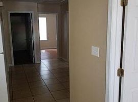 Quiet Neighborhood Near Interstate and Shopping  in New Orleans, LA (Photo 4 of 7)