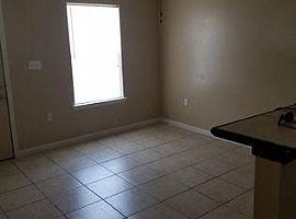 Quiet Neighborhood Near Interstate and Shopping  in New Orleans, LA (Photo 7 of 7)