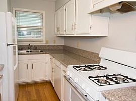 2 Beds 2.5 Baths in Avondale Estates, GA (Photo 3 of 5)