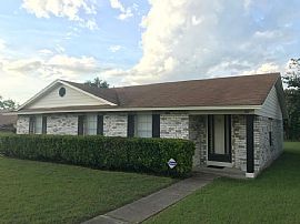 Charming 3 Bedroom Home $800/mo and $800 Deposit in Dallas, TX