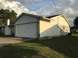 Charming 3 Bedroom Home $800/mo and $800 Deposit in Dallas, TX (Photo 2 of 4)