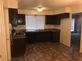 Charming 3 Bedroom Home $800/mo and $800 Deposit in Dallas, TX (Photo 4 of 4)