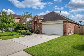 Charming 4 Bedroom Home $800/mo and $800 Deposit in Spring, TX (Photo 2 of 4)