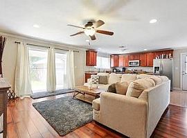3 Bedroom Open Floor Plan  in New Orleans, LA (Photo 2 of 7)