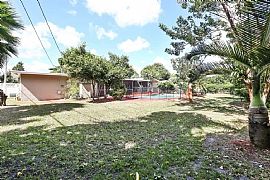4 Bed Room with Swimming Pool at 882 Camellia Ct Plantation Fl  in Plantation, FL (Photo 6 of 6)